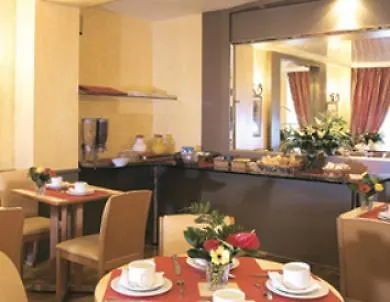 De Geneve Otel Paris