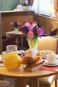 De Geneve Otel Paris
